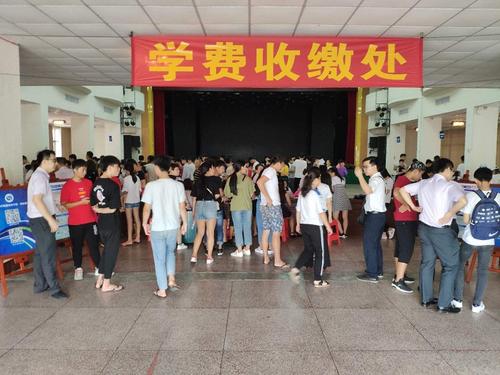 中專學校一般都交什么費用?學費大概是多少?