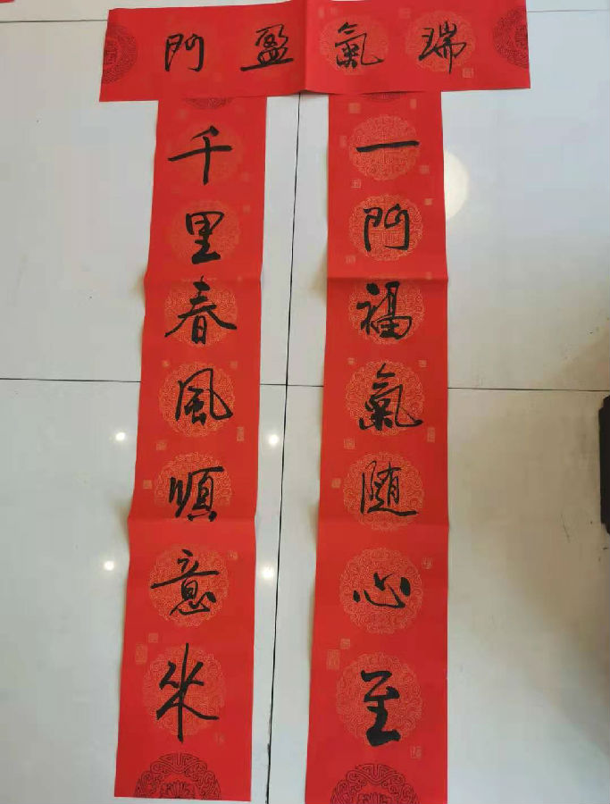 揮毫潑墨送祝福,金牛獻瑞迎新春