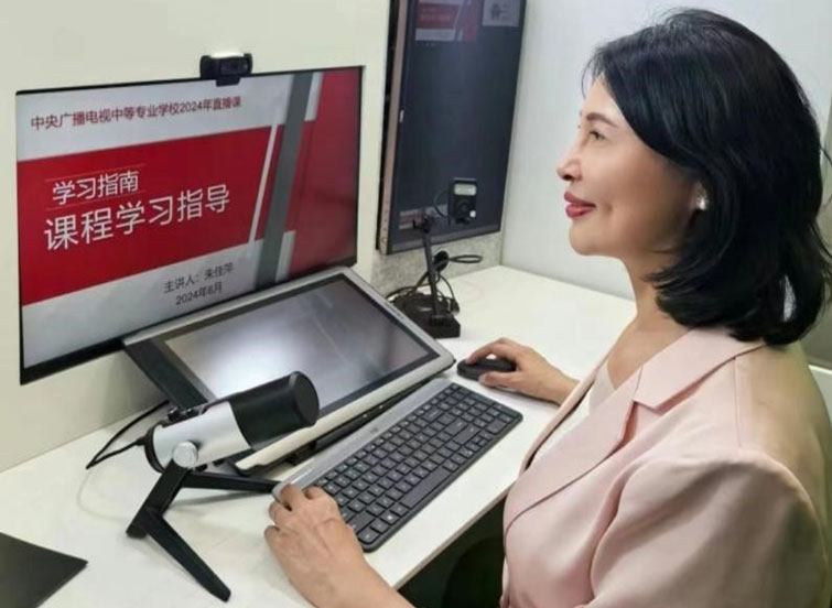 中央廣播電視中等專業(yè)學(xué)校朱佳萍老師為中央電中學(xué)生講解《學(xué)習(xí)指南》課程